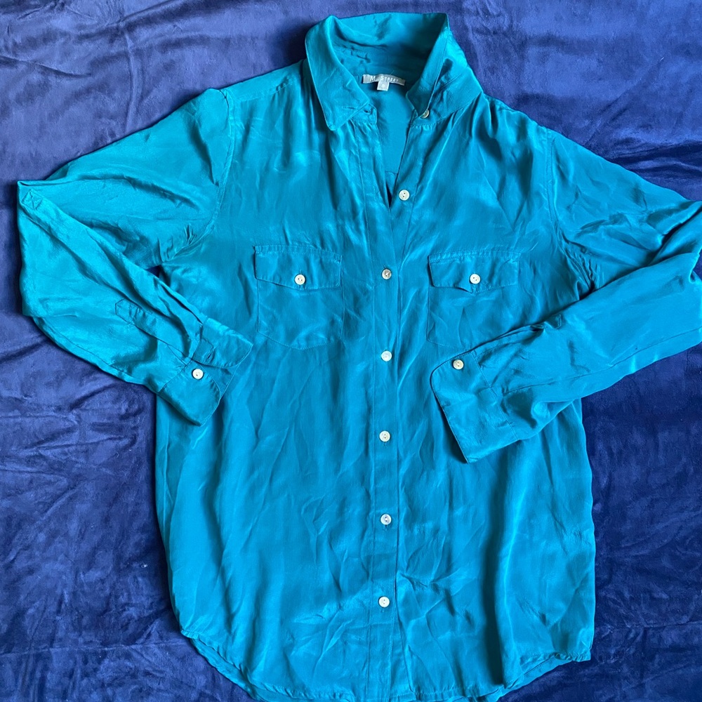 🦋 Make Offers - M Street 100% teal silk top size Small 🦋